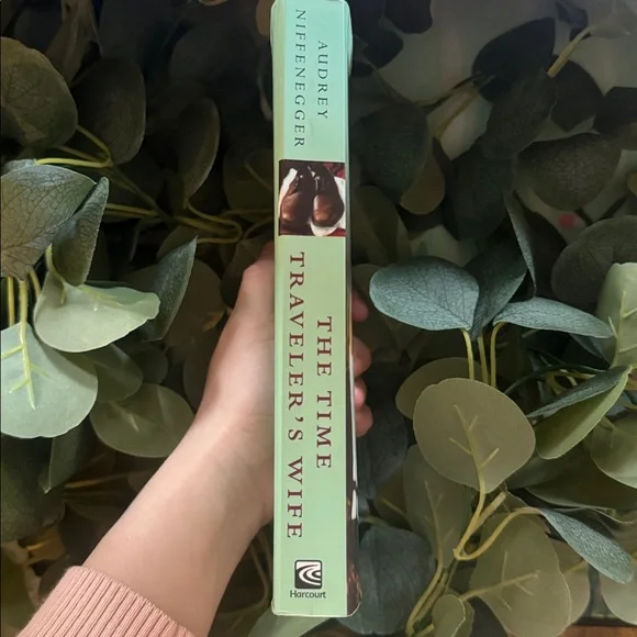 The Time Traveler's Wife by Audrey Niffenegger - Picture 3 of 5